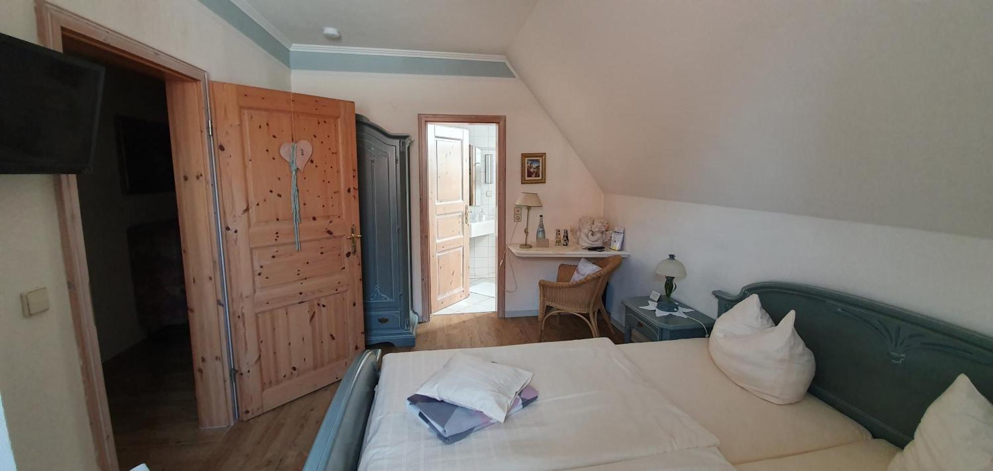 Landgasthaus "Zum Engel" Neuleiningen Kamer foto